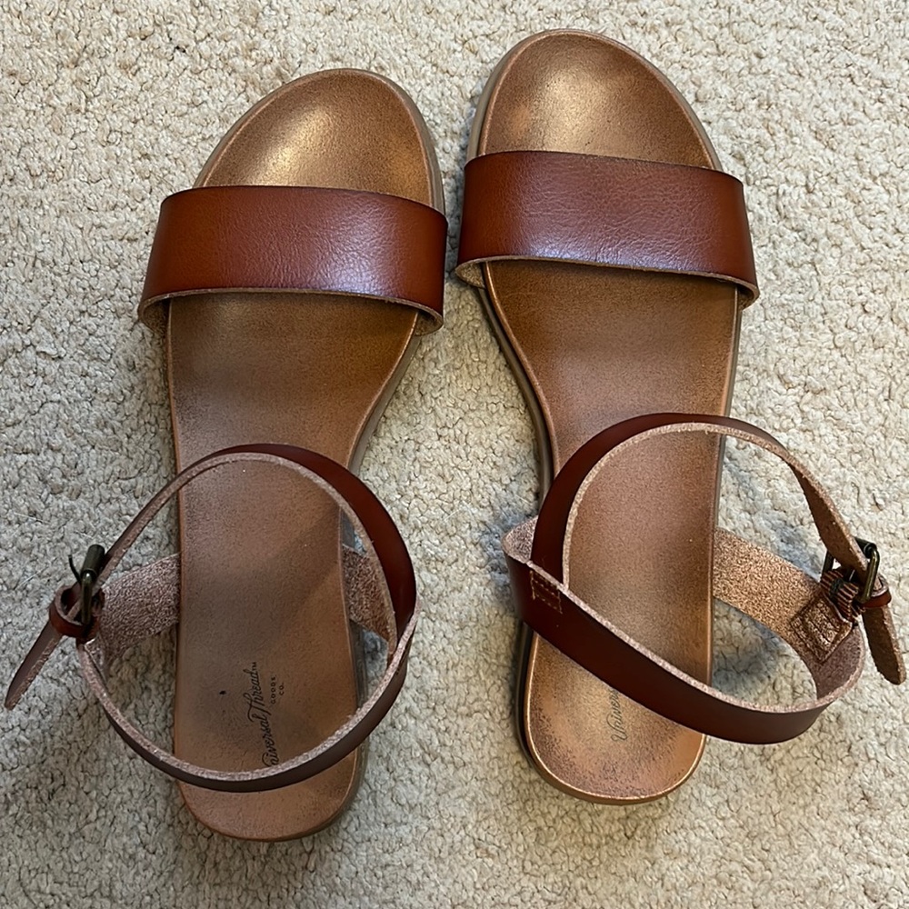 Universal Thread Sandals